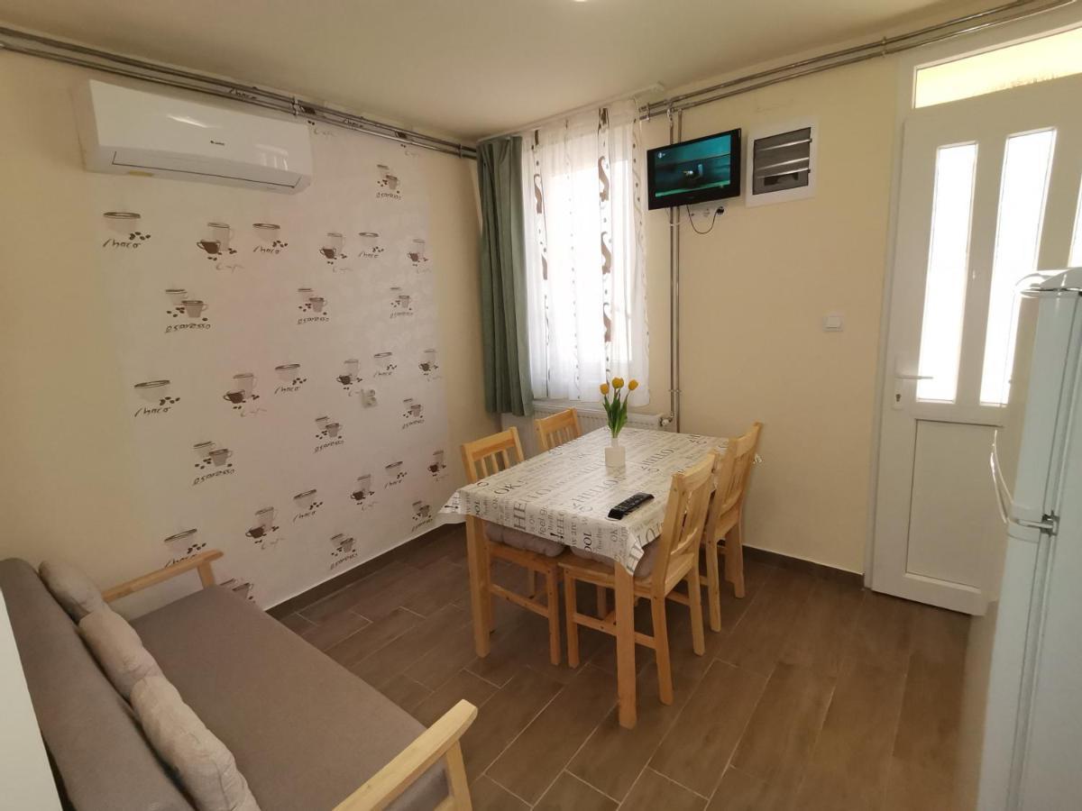 Gyoengyvirag Apartmanhaz Hajdúszoboszló Eksteriør bilde