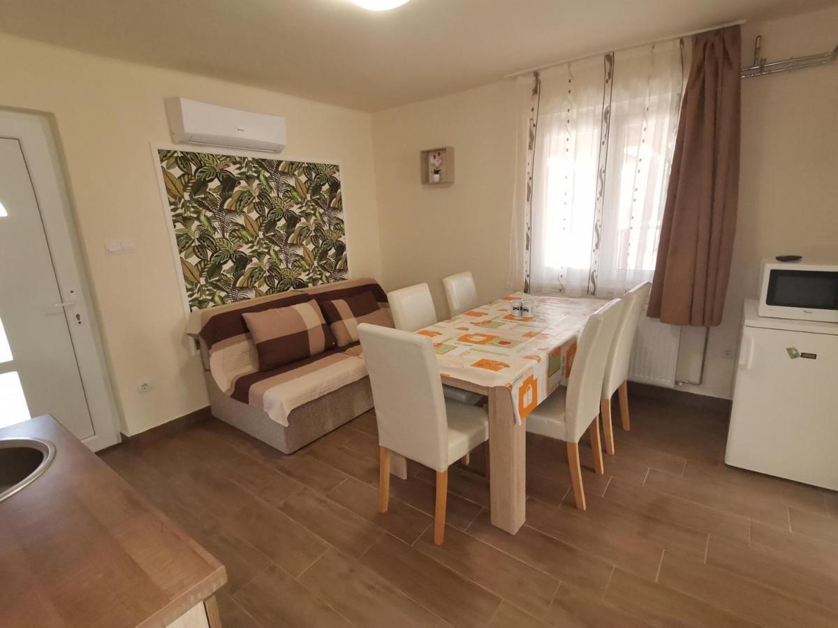 Gyoengyvirag Apartmanhaz Hajdúszoboszló Eksteriør bilde