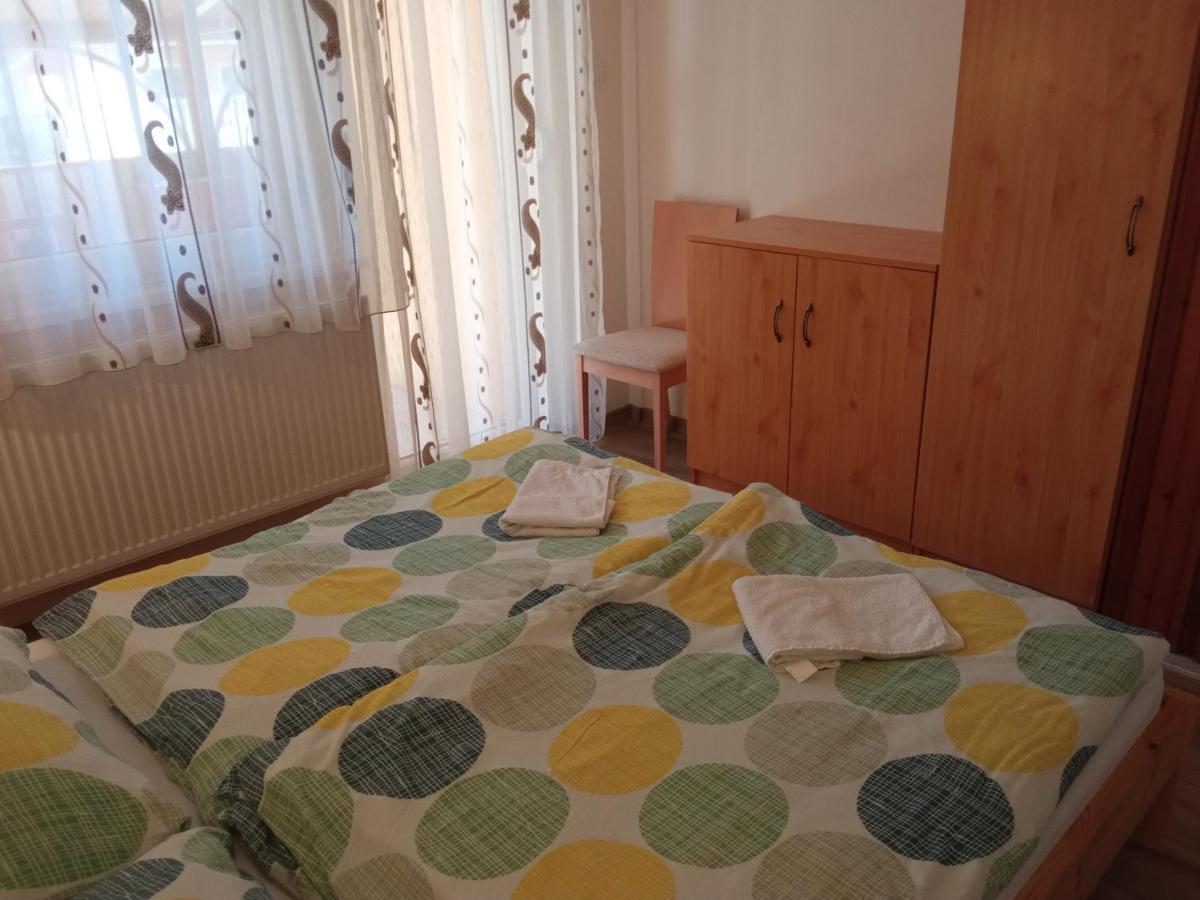 Gyoengyvirag Apartmanhaz Hajdúszoboszló Eksteriør bilde