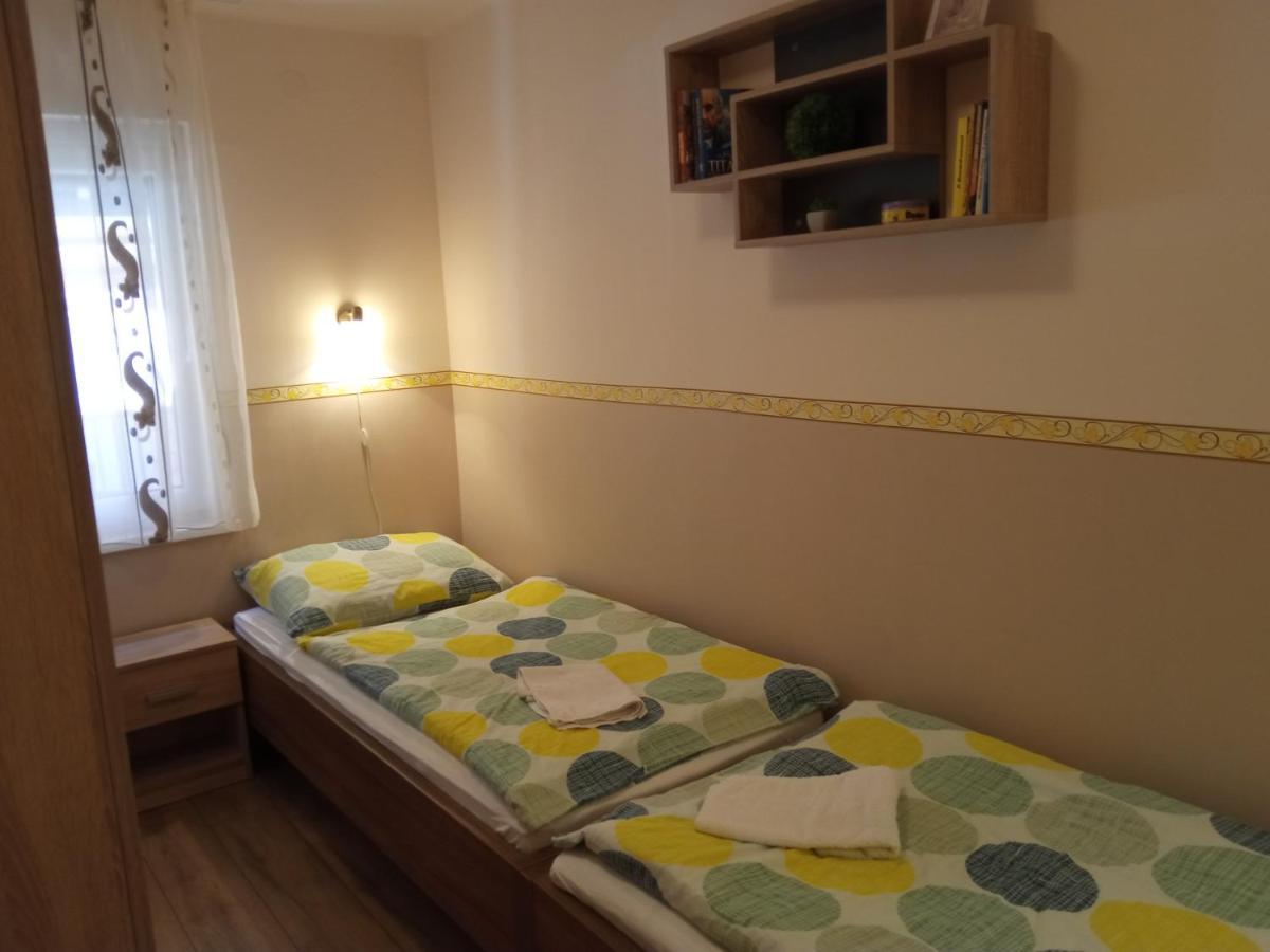 Gyoengyvirag Apartmanhaz Hajdúszoboszló Eksteriør bilde